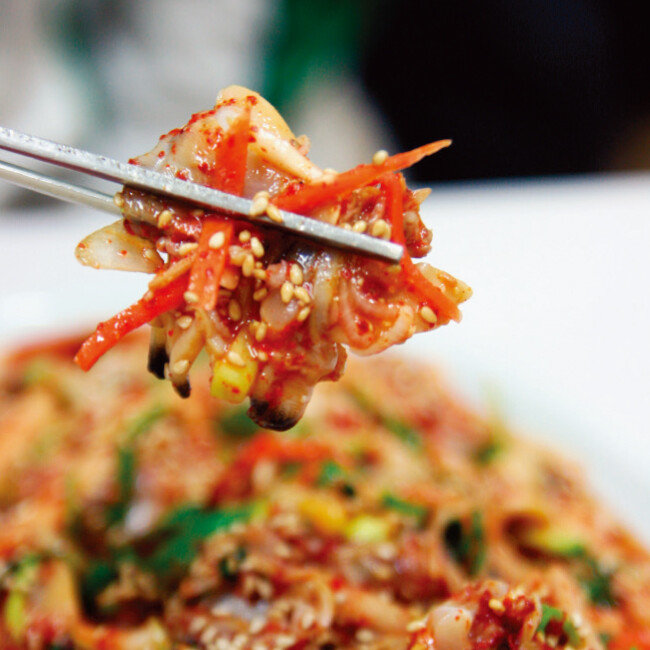 진도에서 나는 찰바지락으로 만든 무침.