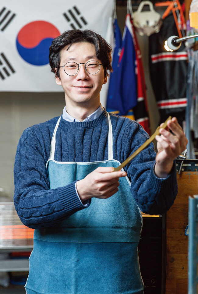 양경선 대표는 대학 시절 아마추어 아이스하키 선수로 활동한 경험을 토대로 스케이트 날과 장애인아이스하키 선수용 썰매를 제작하는 스타트업 매시브블레이드를 설립했다. [김도균 기자]