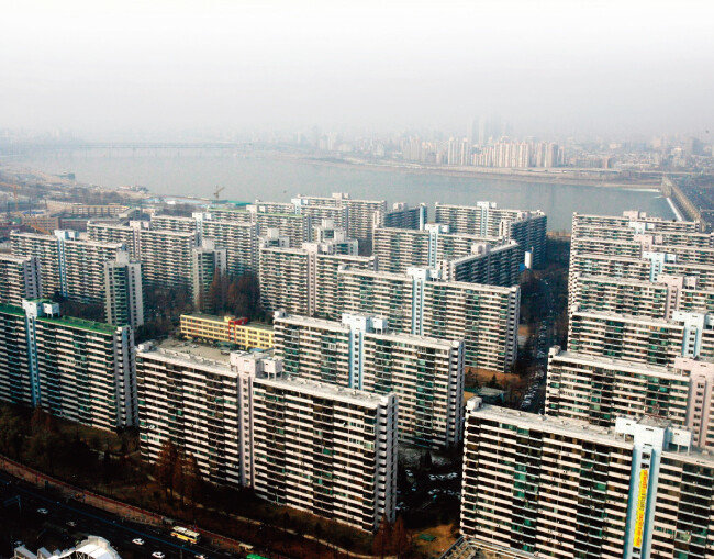 재건축초과이익환수금 부과를 피하지 못한 서울 송파구 잠실주공5단지 조합 역시 당혹감을 감추지 못했다. [뉴시스]