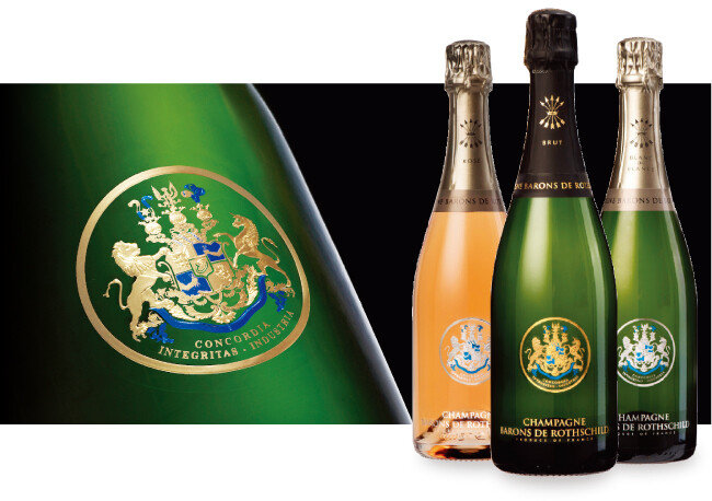 바론 드 로칠드 샴페인에 그려진 로칠드 가문의 문장과 바론 드 로칠드 로제, 브뤼, 블랑 드 블랑 샴페인(왼쪽부터). [사진 제공 · 나라셀라㈜]