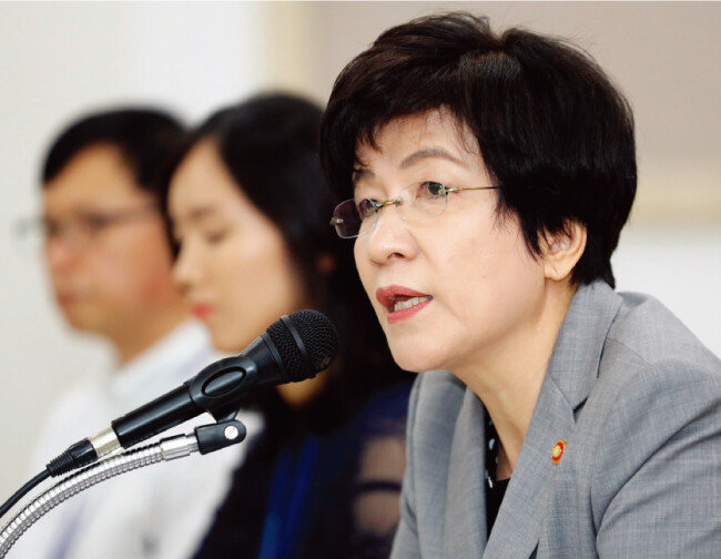 지난해 8월 김영주 고용노동부 장관은 근로감독관 충원을 공연했다. [뉴스1]