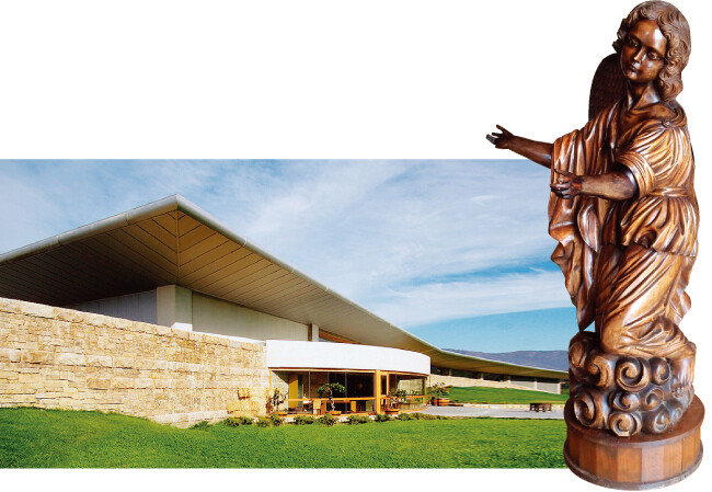 몬테스 와이너리 전경. 몬테스 와이너리에 있는 아기천사 조각상으로 천사는 몬테스를 상징하는 아이콘이기도 하다(왼쪽 부터). [사진 제공 · 나라셀라㈜, 김상미]