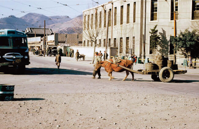 부산 충무동 거리. [클리퍼드 스트로버스]