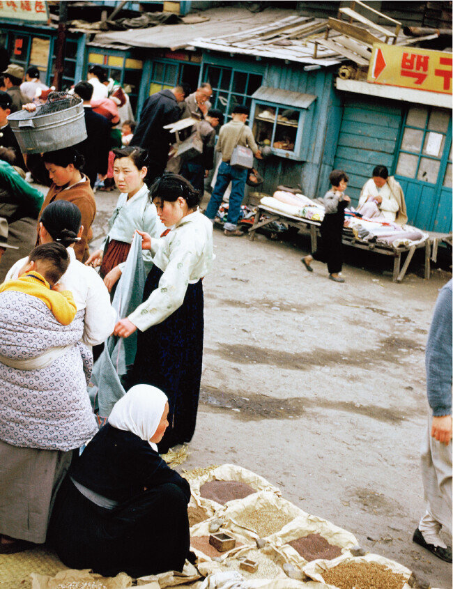 부산 국제시장 거리. [클리퍼드 스트로버스]