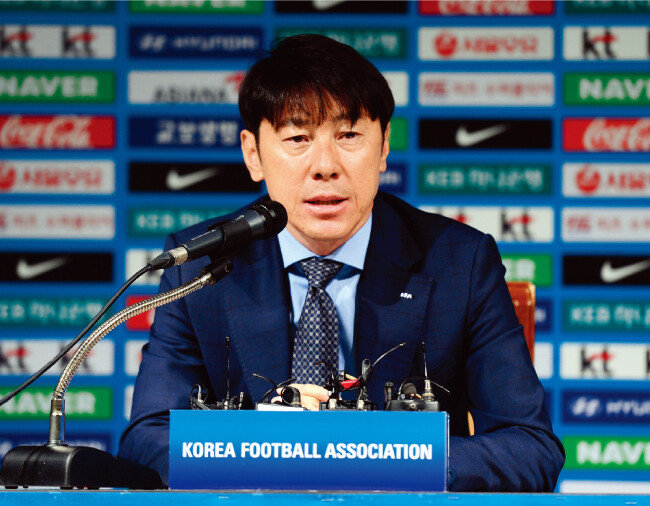 신태용 한국 축구 국가대표팀 감독이 3월 12일 서울 신문로 대한축구협회축구회관에서 열린 기자회견에 참석해 3월 유럽 원정 평가전에 나설 23인 명단을 발표하고 있다. [스포츠동아]