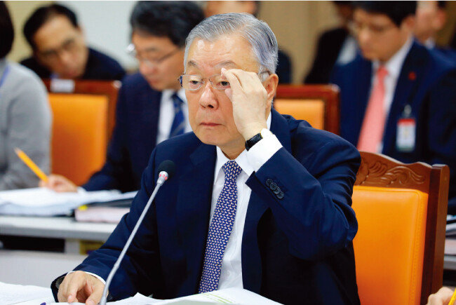 지난해 10월 국회 보건복지위원회 국정감사에 증인으로 참석한 당시 성상철 국민건강보험공단 이사장. [뉴스1]