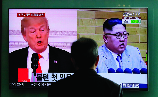 4월 10일 김정은 북한 국무위원회 위원장은 조선노동당 중앙위원회 정치국 회의에서 처음으로 북·미 정상회담을 언급했다. [사진 제공=뉴시스]