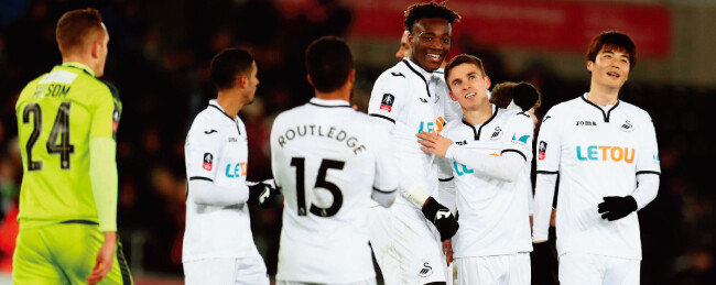 스완지 시티 AFC에서 활약으로 기성용(맨 오른쪽)은 유럽에서도 인정받는 미드필더가 됐다. [동아DB]