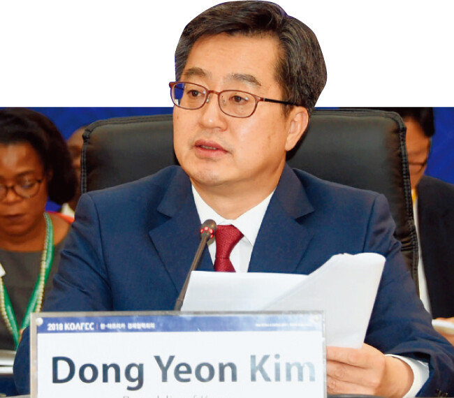 김동연 경제부총리가 5월 22일 부산 벡스코에서 열린 제6차 한  ·  아프리카 경제협력회의(KOAFEC)에서 개회사를 하고 있다. [뉴스1]