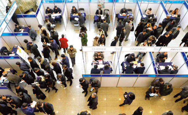 취업박람회를 찾는 취업준비생들. [뉴스1]