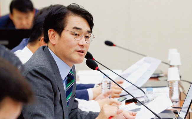 적대적 M&A 방어조치 도입에 반대하는 국회 정무위원회 소속 더불어민주당 박용진 의원. [동아DB]