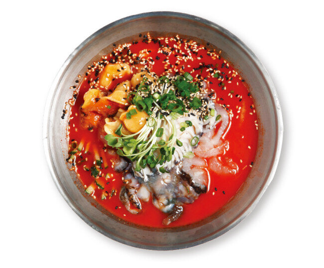울진의 멍게와 해삼 등을 넣은 물회. [동아DB]