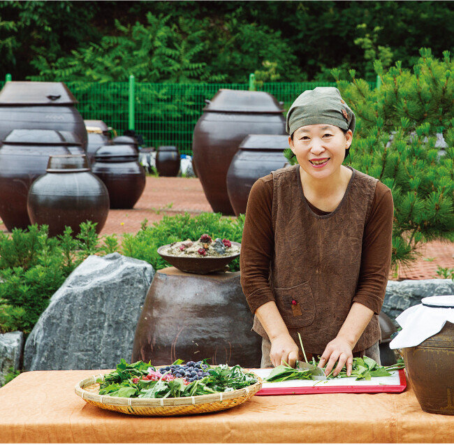 신재숙 신재숙식초마당 대표는 2003년 귀농한 뒤 농사를 지으며 발효식초를 만들기 시작해 2015년 본인의 브랜드를 설립, 사업가로 거듭났다. [김도균 기자]