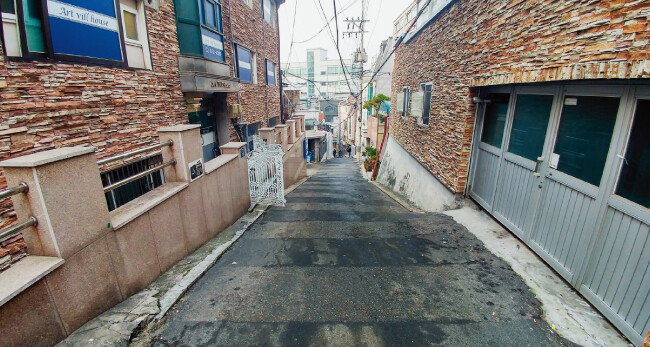 공무원시험 준비생들이 모여 사는 노량진 골목은 여전히 적막했다. [박세준 기자]