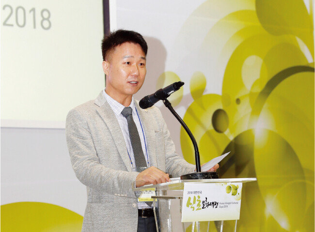 6월 22일 경기 고양시 일산 킨텍스에서 열린 ‘2018 대한민국 식초문화대전’ 개막식에서 발언하고 있는 한상준 한국전통식초협회장. [홍중식 기자]