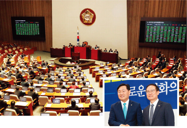 19대 국회 전반기 법안 처리율이 30.6%였던 데 반해, 20대 국회 전반기 법안 처리율은 26.8%에 불과했다. 5월 28일 열렸던 국회 본회의(위). 6월 26일 바른미래당 김관영 신임 원내대표(왼쪽)는 첫 공식 활동으로 취임 인사차 더불어민주당 홍영표 원내대표를 가장 먼저 예방했다. [동아DB] 