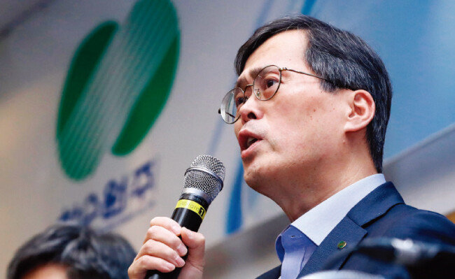 원자력을 버리고 새로운 에너지원으로 가자고 주장하는 정재훈 한국수력원자력 사장. [뉴스1]