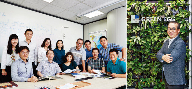한국과 베트남 상생경제협력의 모범을 일궈가는 그린에그 직원들(왼쪽)과 정인섭 그린에그 대표.