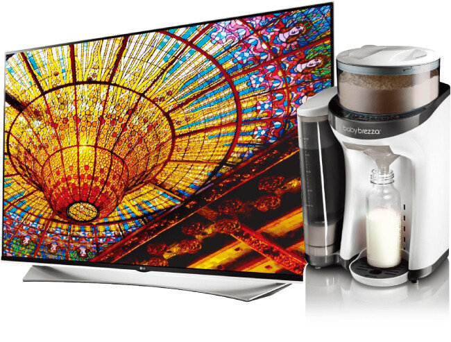 삼성전자나 LG전자의 대형TV는 해외직구로 마련하는 대표적인 혼수용품이다(위). 분유제조기 ‘베이비 브레짜 포뮬러 프로’.