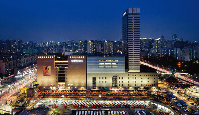 7월 18일 서초구 반포로 센트럴시티에 오픈한 신세계면세점 강남점은 국내외 패션 브랜드와 럭셔리 슈즈 브랜드를 입점시켜 차별화를 꾀했다. 사진은 신세계 센트럴시티 전경. [사진 제공 · 신세계백화점]
