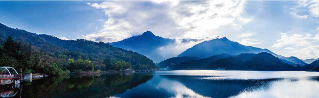구미 금오지와 금오지를 둘러싼 금오산. [사진 제공 · 구미시청]