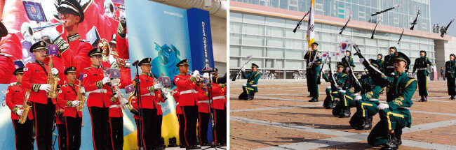 군악대(왼쪽)와 의장대의 축하공연.
