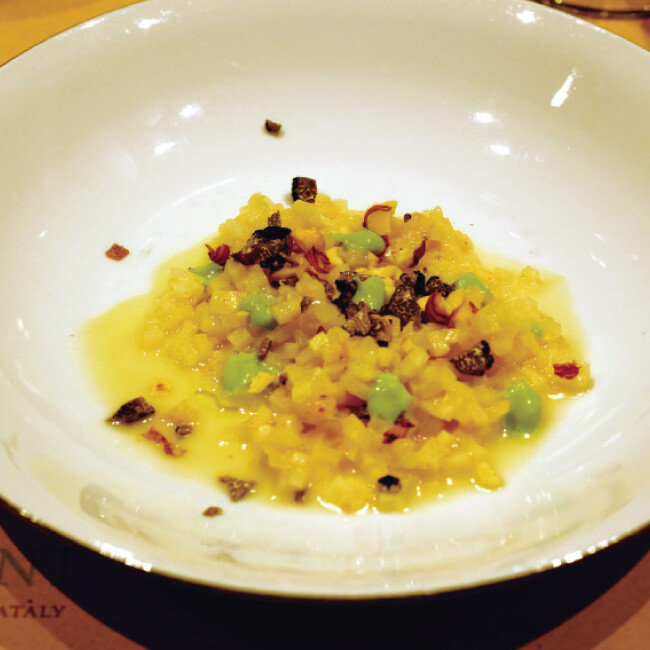 블랙 트러플이 든 셀러리악 리소토.