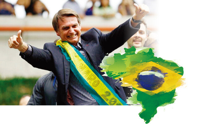 자이르 보우소나루 브라질 대통령 당선인이 엄지를 치켜들고 있다. [MercoPress]