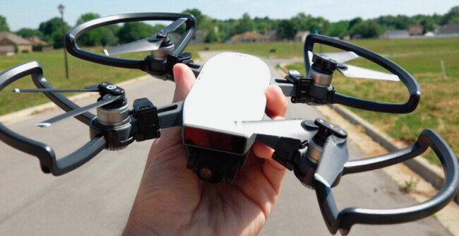 중국의 세계 최대 드론 제작업체 다쟝(DJI)이 제작한 초소형 드론 스파크. [DJ I 홈페이지]