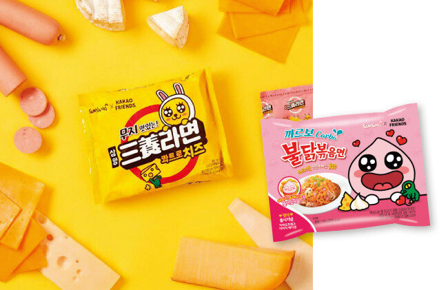 삼양식품의 ‘까르보불닭볶음면’(왼쪽)과 ‘까르보불닭볶음면 어피치 에디션’. [카카오프렌즈 공식 인스타그램]