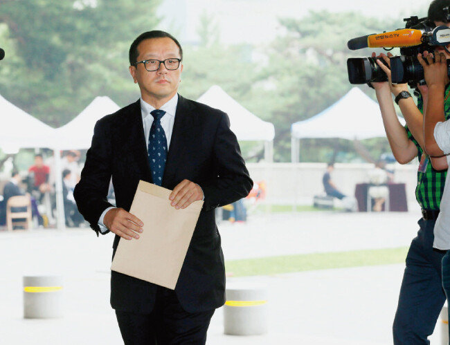 2013년 9월 10일 서울 서초구 서울중앙지방검찰청에서 전두환 전 대통령의 장남 재국 씨는 추징금 자진납부 기자회견을 열었다. [동아DB]