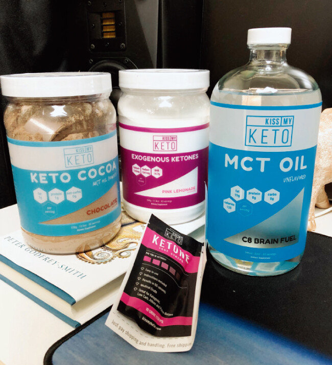 잘 정제된 MCT오일은 방탄커피의 효능을 크게 좌우한다. 코코넛오일은 금방 배고픔을 느끼게 되는 원인 중 하나다. 사진은 미국 키스마이키토에서 판매하는 고순도 MCT오일. [사진 제공 · 김수빈] 