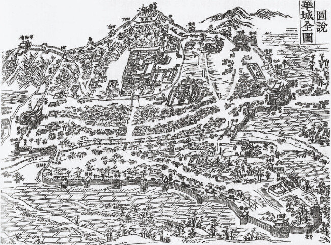 위에서 아래를 내려다보는 부감법으로 그린 ‘화성전도’. [사진 제공 · 민음사]