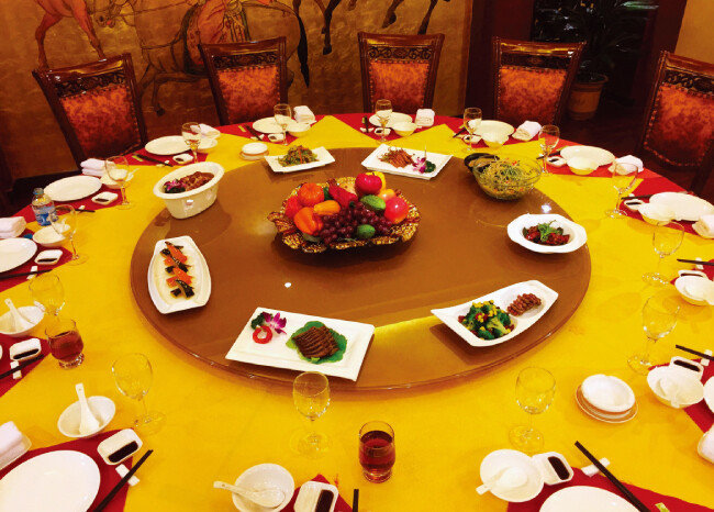 중국의 넓은 식탁은 긴 젓가락을 만들어냈다. [사진 제공·김민경]