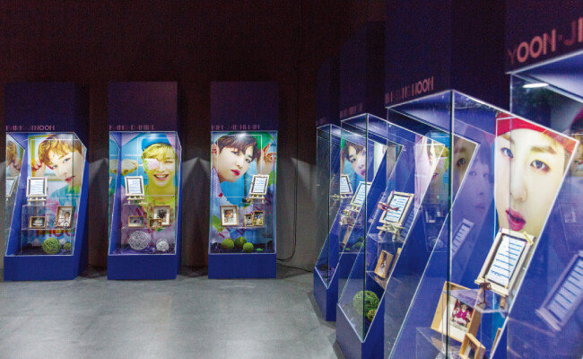 워너원 멤버들의 어린 시절 사진을 감상할수 있다.