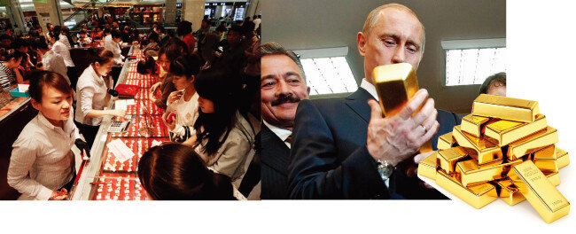 중국 여성들이 새해를 맞아 귀금속상에서 금 장신구를 사고 있다. (왼쪽) 블라디미르 푸틴 러시아 대통령이 중앙은행 
금 보관소에서 금괴를 들어 보이고 있다. [차이나 데일리, Komersant]