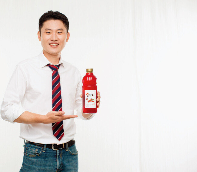 정병구 ‘오고농원’ 대표는 6년 전 아버지를 따라 귀농했다 본격적으로 오미자 농사에 뛰어들어 어엿한 ‘청년농부’로 자리매김했다. [사진 제공 · 정병구]