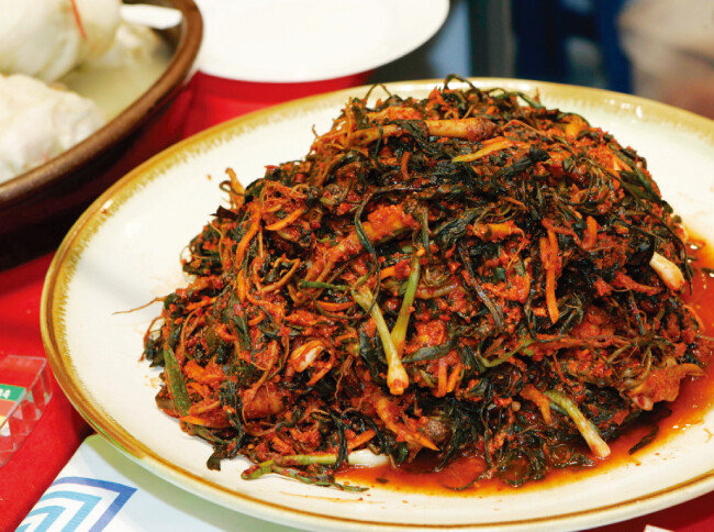인삼과 맛이 비슷하다고 해 ‘인삼김치’로도 불리는 ‘고들빼기김치’는 순천을 대표하는 음식 가운데 하나다. [동아DB]
