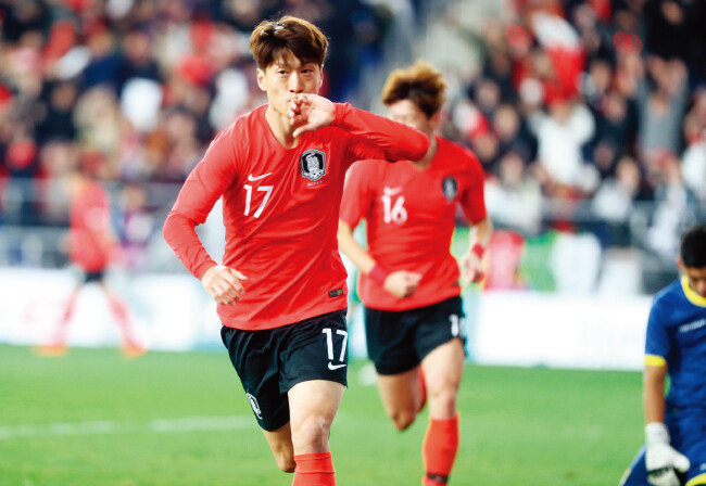 3월 22일 오후 울산 문수월드컵경기장에서 열린 대한민국 축구 국가대표팀과 볼리비아 대표팀의 평가전에서 이청용이 골을 성공한 뒤 기뻐하고 있다. [뉴시스]