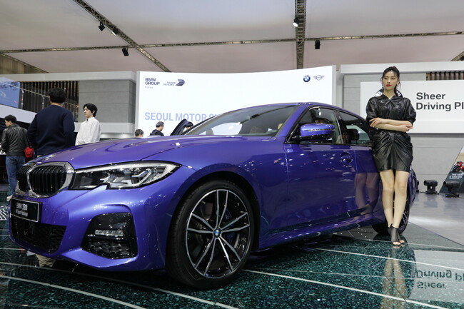 지칠 줄 모르는, BMW 330i