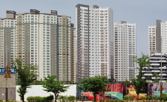 경기 일산신도시 ‘한류월드’에는 호텔, 쇼핑몰, 상업시설, 방송국, 방송지원센터, 아파트 단지 등이 종합적으로 배치돼 있다. 일부는 최근 1년 사이 완공돼 입주를 시작했다. [박해윤 기자]
