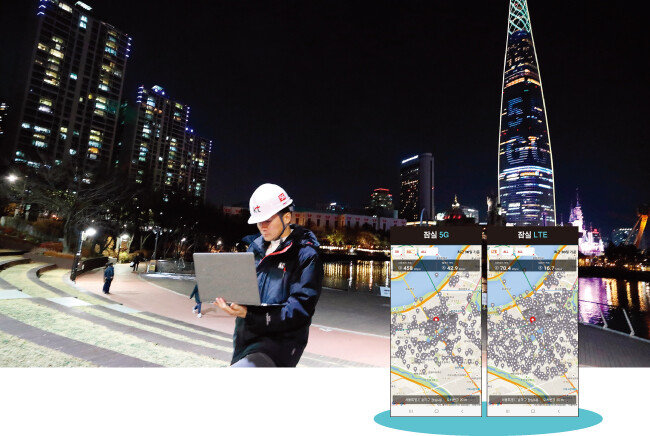 KT가 4월 1일 5G 전파 송출과 함께 서울 잠실 롯데월드타워 서울스카이 전망대에서 KT 5G 1호 가입자가 탄생했다고 밝혔다. 5G 상용 주파수 송출을 기념해 외벽에 불빛으로 ‘5G 시대 개막’이라는 문구를 밝힌 롯데월드 타워의 모습. [사진 제공 · KT, 벤치비 캡처]