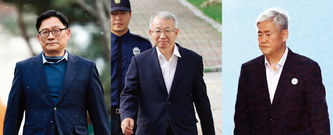 2018년 1월 30일 재판을 받고 있던 박찬주 전 육군 대장이 오후 경기 수원구치소에서 보석으로 풀려나고 있다. 7월 22일 보석이 허가된 양승태 전 대법원장이 서울구치소 정문을 걸어 나오고 있다. 올해 최경환 전 자유한국당 의원이 4월 5일 오후 서울 서초구 서울고등법원에서 열린 항소심 선고공판에 출석한 뒤 호송차로 이동하고 있다(왼쪽부터). [뉴시스, 동아일보]