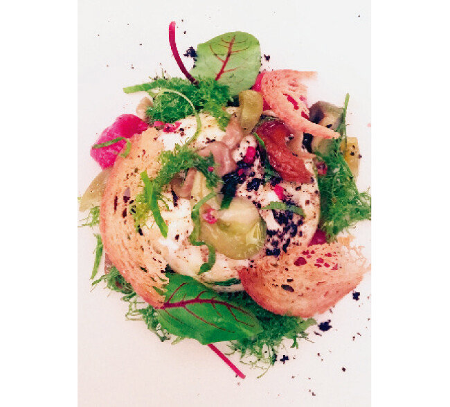 부라타 치즈와 갖가지 장아찌. [사진 제공·김민경]