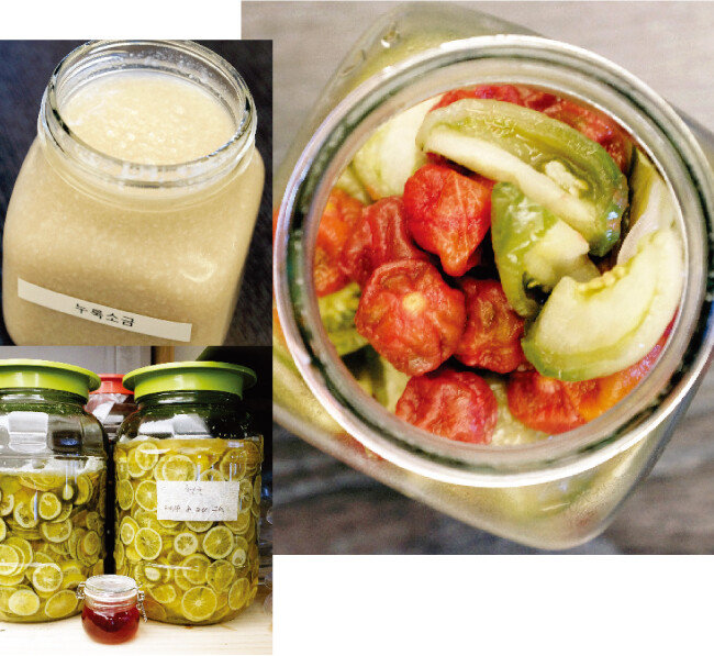 (오른쪽 위부터 시계 방향)여러 가지 토마토로 담근 장아찌, 10~12일 동안 발효시킨 누룩소금, 직접 담근 청귤청은 일 년 내내 두고 쓴다. [사진 제공·김민경]