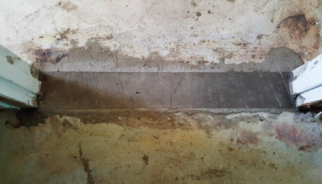 방문틀 제거 후 시멘트 미장. [사진 제공 · 남경엽]