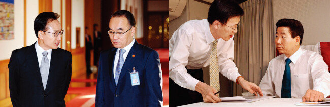 재임 당시 역대 대통령과 교수 출신 장관들.  이명박 전 대통령(왼쪽)과 박재완 전 기획재정부 장관. 노무현 전 대통령(오른쪽)과 윤영관 전 외교통상부 장관. [신원건 동아일보 기자, 김경제 동아일보 기자]