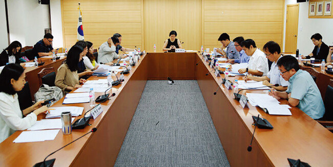 8월 29일 대통령 소속 경제사회노동위원회 연금특위 위원들이 국민연금 개편안을 논의하는 모습. [사진 제공 · 경제사회노동위원회]