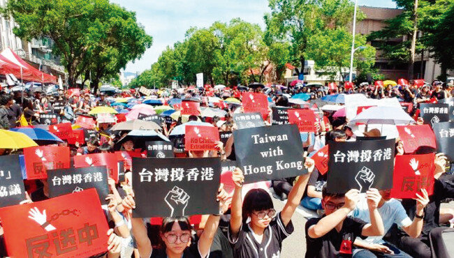 대만 국민과 학생들이 홍콩 시민들의 시위를 지지하고 있다. [에포크타임스]