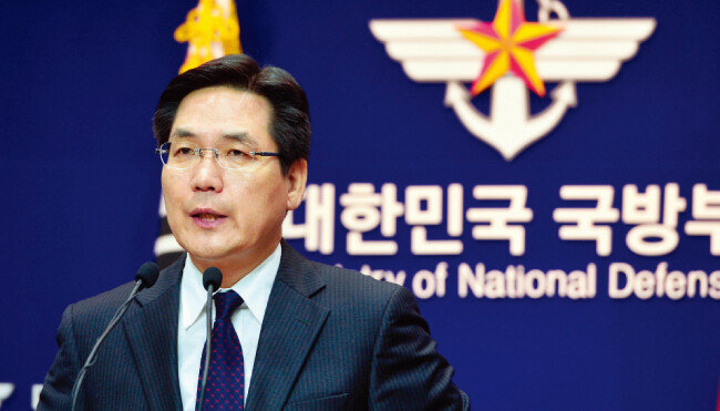 북한이 미사일을 쏜 사실을 일본보다 먼저 발표하게 만들었던 기자 출신의 김민석 전 국방부 대변인. [뉴시스]